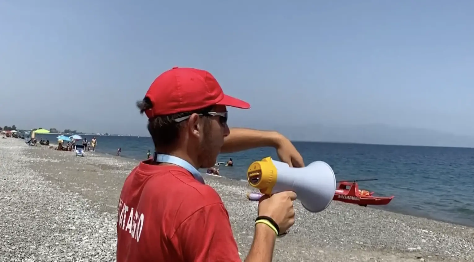 Stagioni brevi, stipendi bassi e norme che cambiano: bagnini in via di estinzione, in Calabria rischiano di sparire\u00A0\n