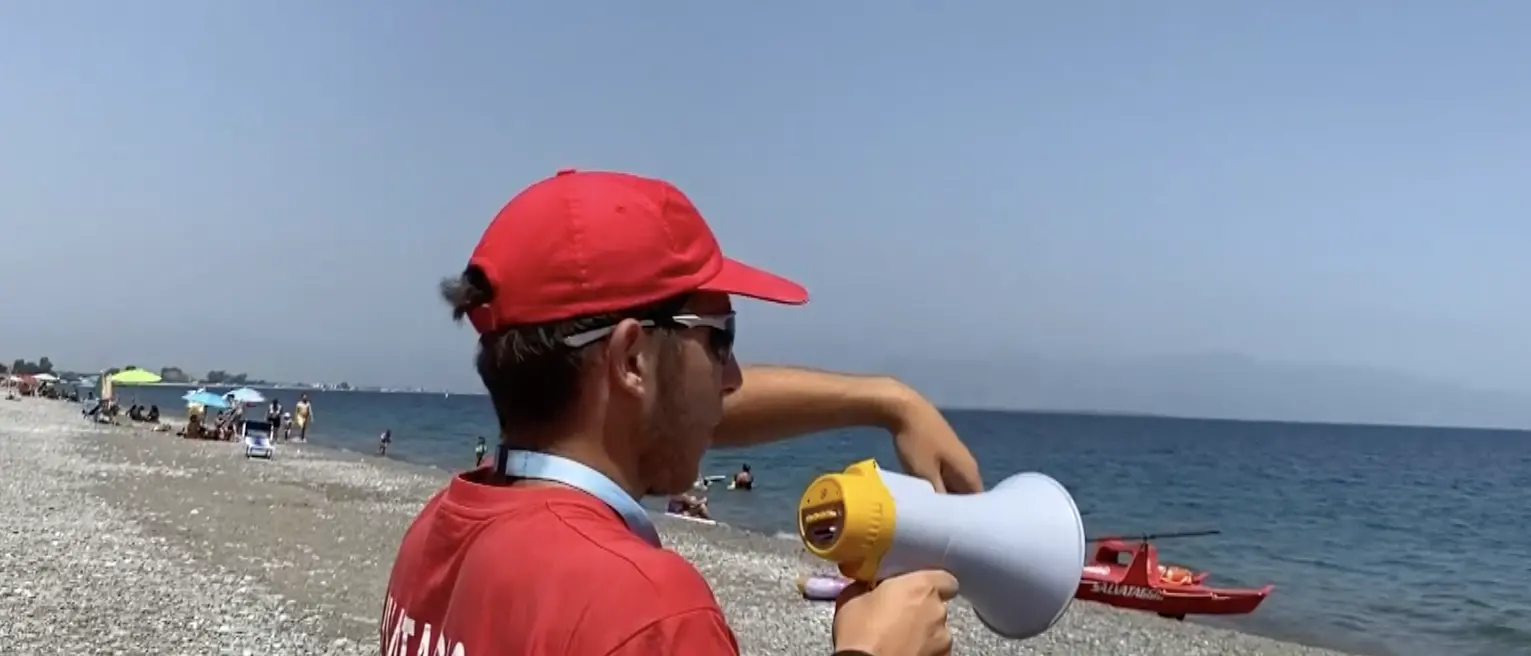 Stagioni brevi, stipendi bassi e norme che cambiano: bagnini in via di estinzione, in Calabria rischiano di sparire\u00A0\n