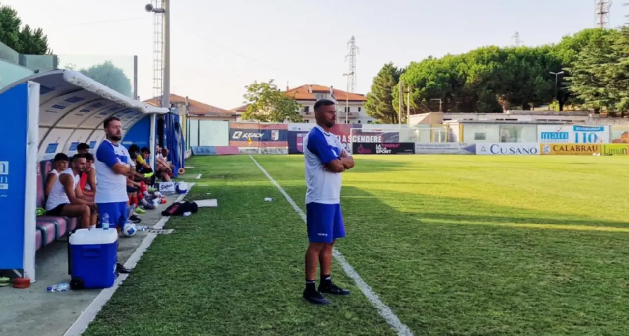 Serie D, la Vibonese pronta all'esordio stagionale. Esposito: «I ragazzi hanno lavorato bene. Sono fiducioso»\n