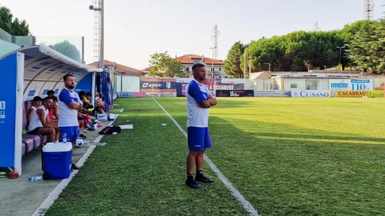 Serie D, la Vibonese pronta all'esordio stagionale. Esposito: «I ragazzi hanno lavorato bene. Sono fiducioso»\n