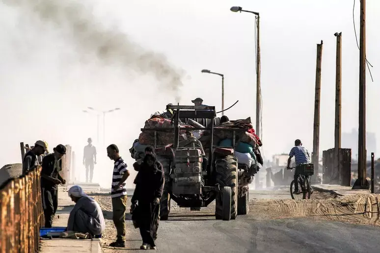 Gaza City accerchiata, altri 18 morti dall’alba: tredici erano in fila per il cibo\n