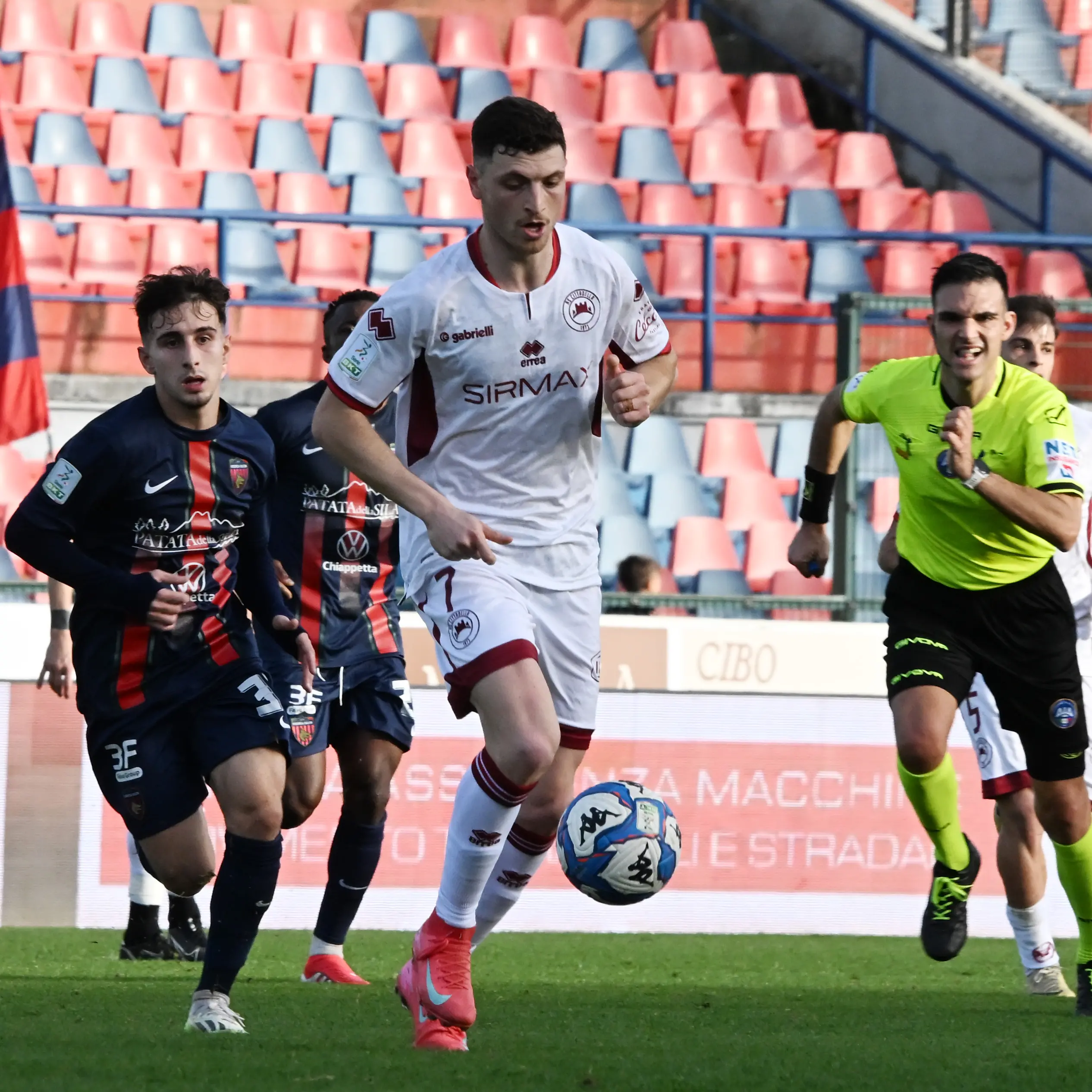 Calciomercato Catanzaro, colpo in attacco: ufficiale l’arrivo di Luca Pandolfi\n