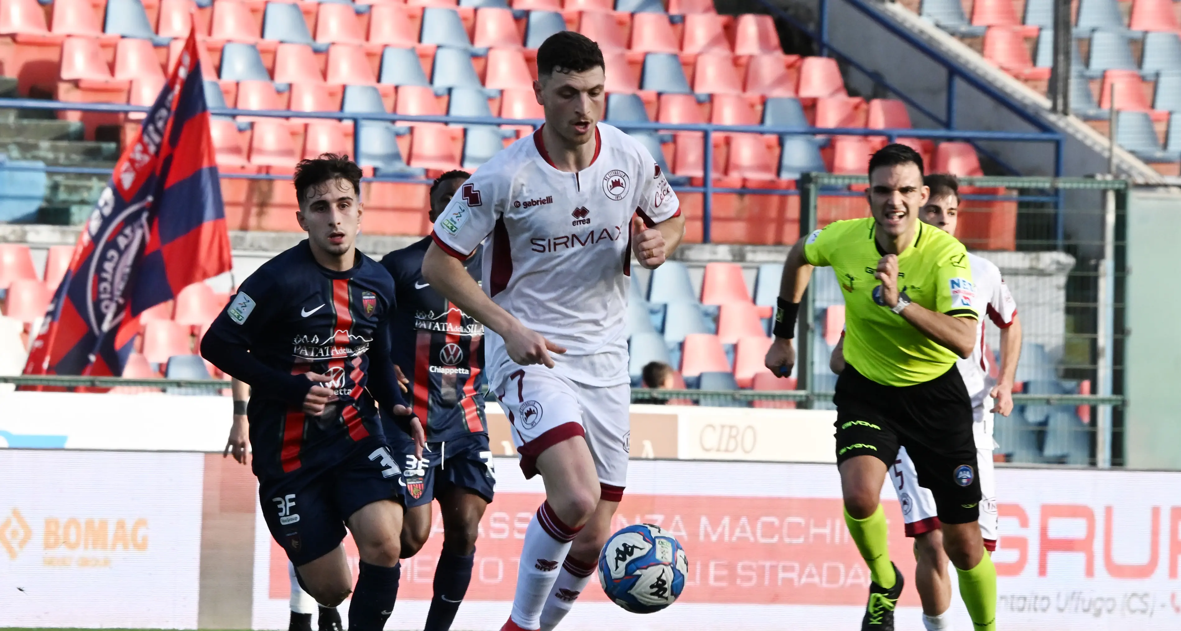 Calciomercato Catanzaro, colpo in attacco: ufficiale l’arrivo di Luca Pandolfi\n