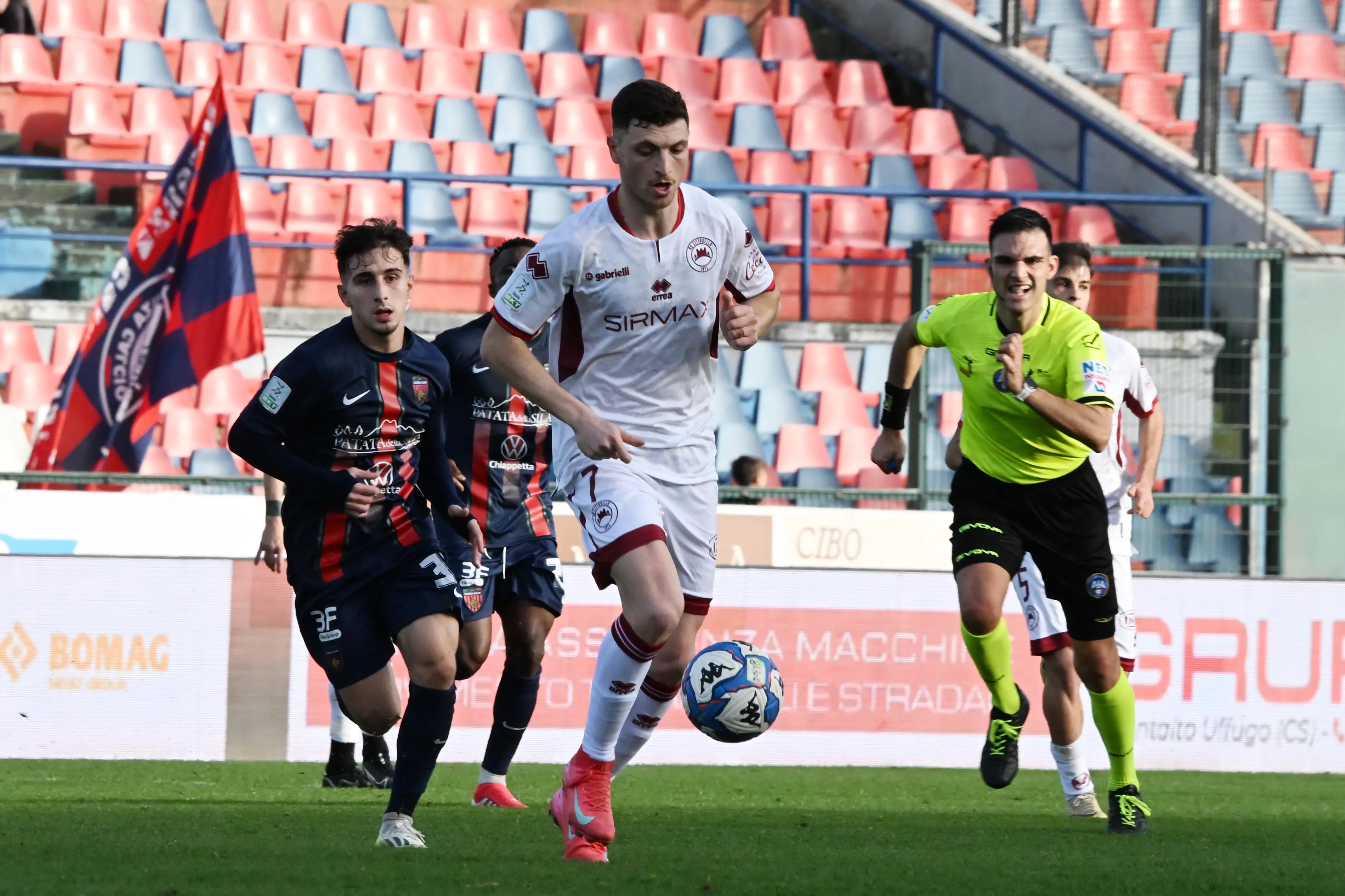 Calciomercato Catanzaro, colpo in attacco: ufficiale l’arrivo di Luca Pandolfi\n