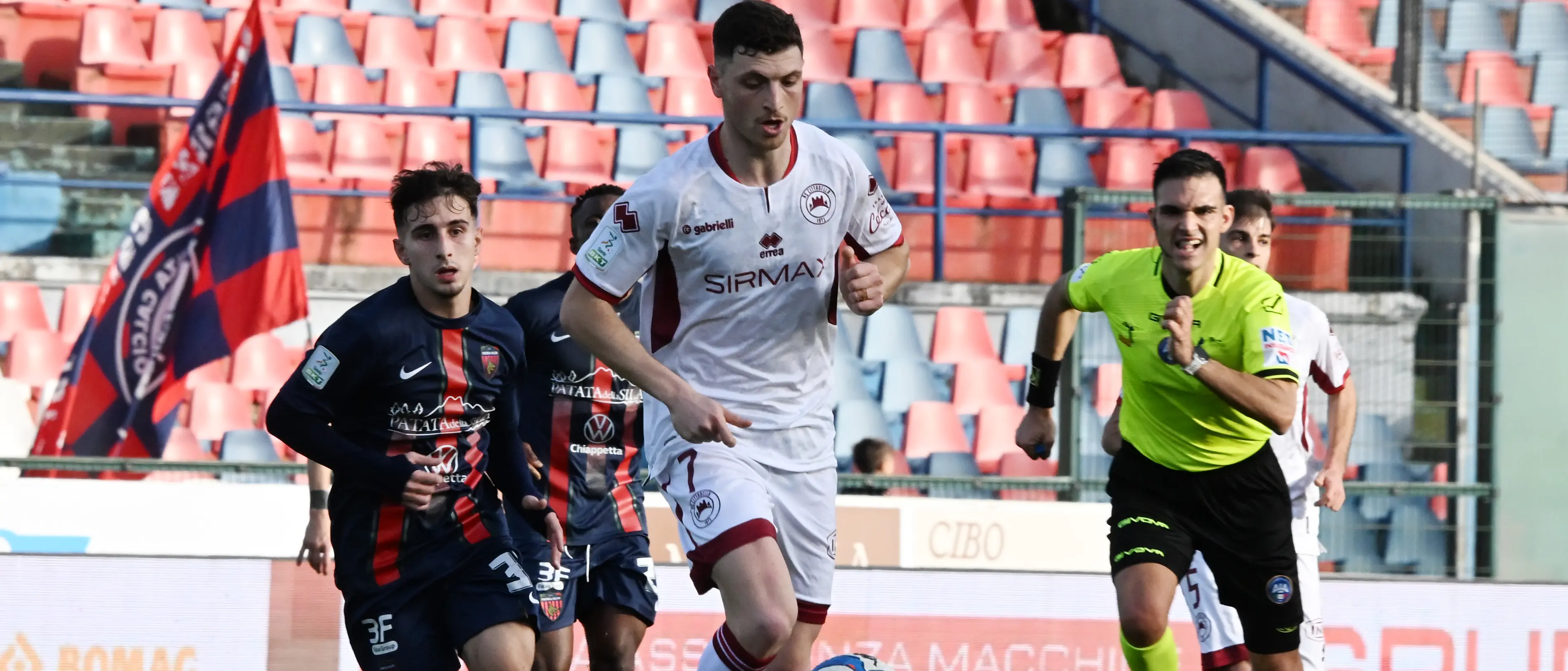 Calciomercato Catanzaro, colpo in attacco: ufficiale l’arrivo di Luca Pandolfi\n