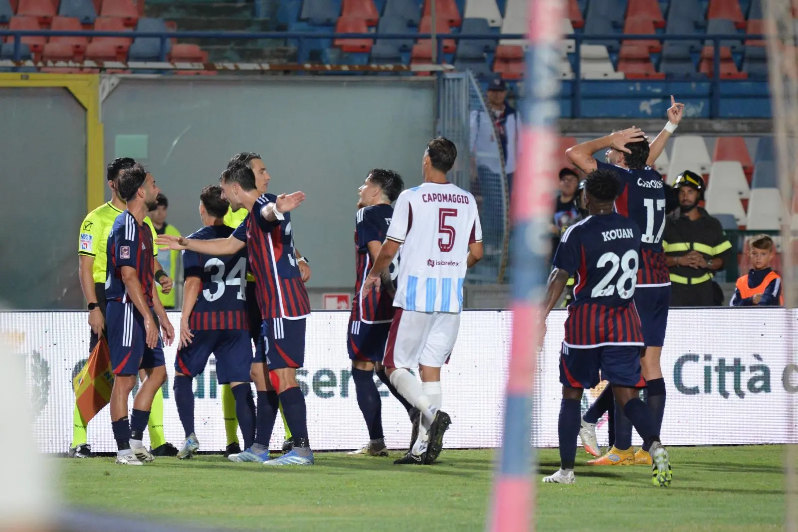 Cosenza-Salernitana,\u00A0rimonta granata al “Marulla”: il goal vittoria è di Inglese, termina 1-2\n