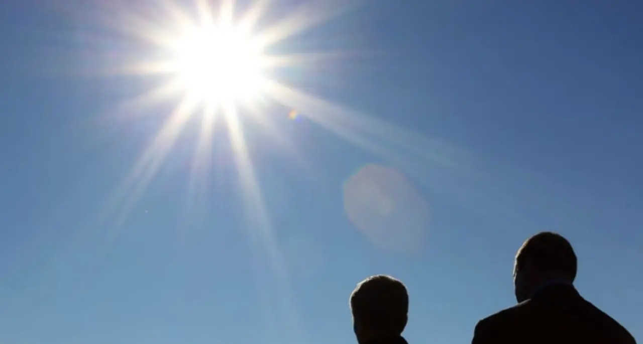 Ancora qualche pioggia domani in Calabria, da mercoledì torna l’estate (e il caldo): le previsioni\n