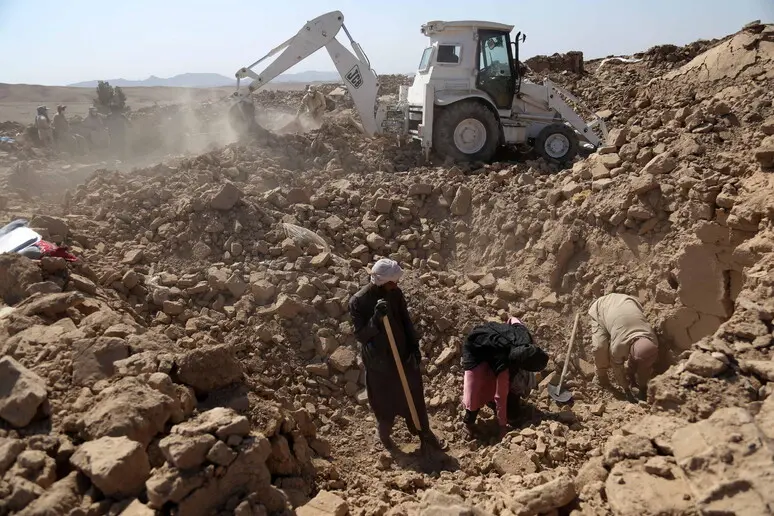 Terremoto in Afghanistan, almeno 622 morti e oltre 1.500 feriti\n