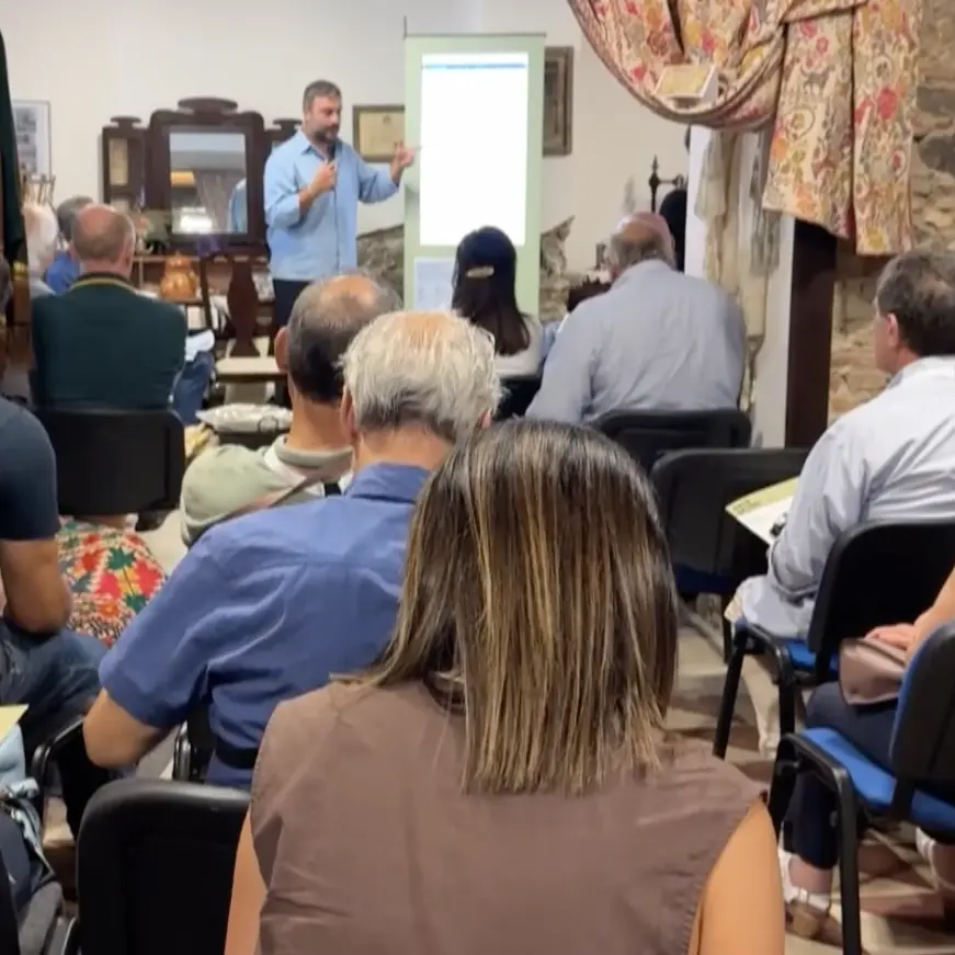 L’arte tessile come risorsa culturale e futuro per le aree interne: a Longobucco confronto tra imprenditori, artigiani e istituzioni\n