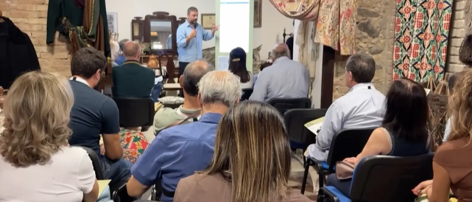 L’arte tessile come risorsa culturale e futuro per le aree interne: a Longobucco confronto tra imprenditori, artigiani e istituzioni\n