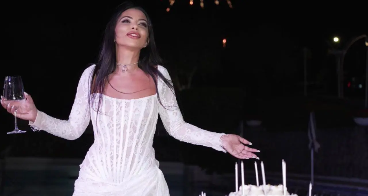 Ortensia Imbrogno, 40 anni di vita e 20 di carriera: una serata tra stile, affetto e vista mozzafiato su Capri\n