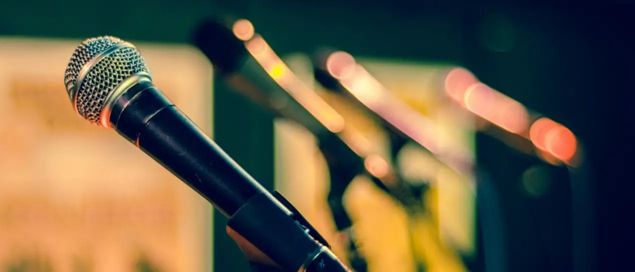 Dieci canzoni che raccontano settembre: mese in bilico\u00A0tra estati finite e nuovi inizi