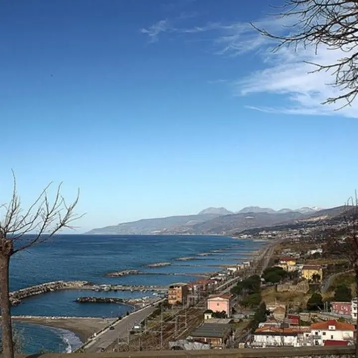 Estate 2025 sul Tirreno cosentino: San Lucido regina della proposta turistica, Fuscaldo e Paola non restano a guardare\n