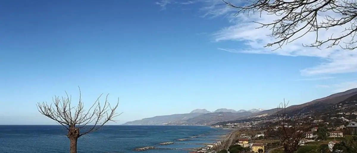 Estate 2025 sul Tirreno cosentino: San Lucido regina della proposta turistica, Fuscaldo e Paola non restano a guardare\n