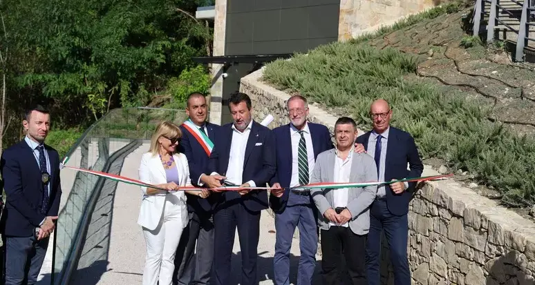Salvini al Taglio del nastro\u00A0dell’ascensore di Todi: «Spero in una\u00A0cerimonia\u00A0in autunno per\u00A0l’inizio dei lavori Ponte sullo Stretto»\n