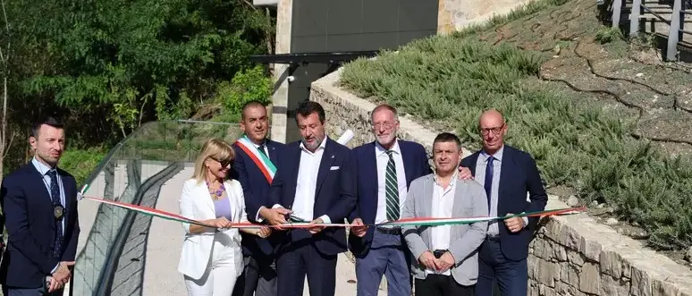 Salvini al Taglio del nastro\u00A0dell’ascensore di Todi: «Spero in una\u00A0cerimonia\u00A0in autunno per\u00A0l’inizio dei lavori Ponte sullo Stretto»\n