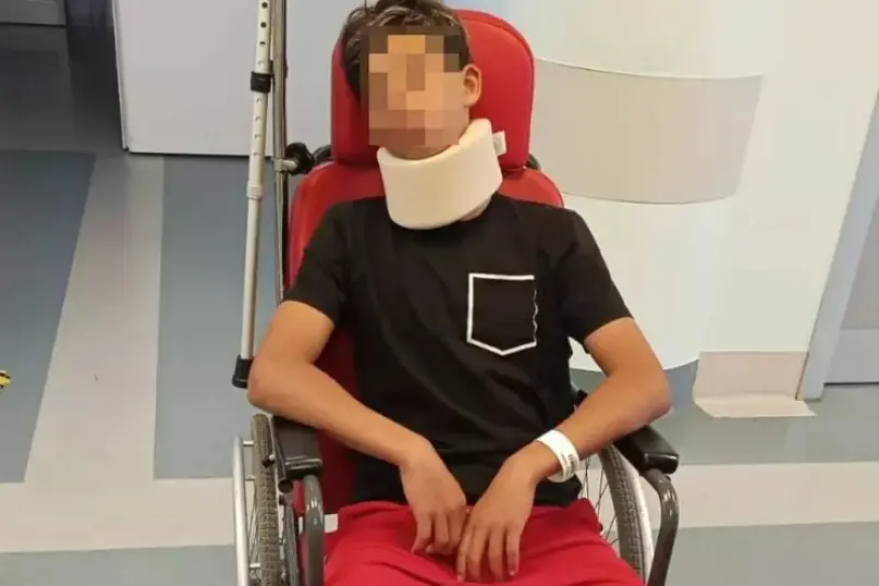 Calcio giovanile, genitore entra in campo e picchia l’avversario del figlio: portiere 13enne finisce in ospedale\n