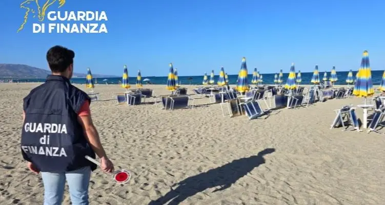 Cariati, sequestrato lido abusivo e attrezzature balneari: denunciate due persone\n