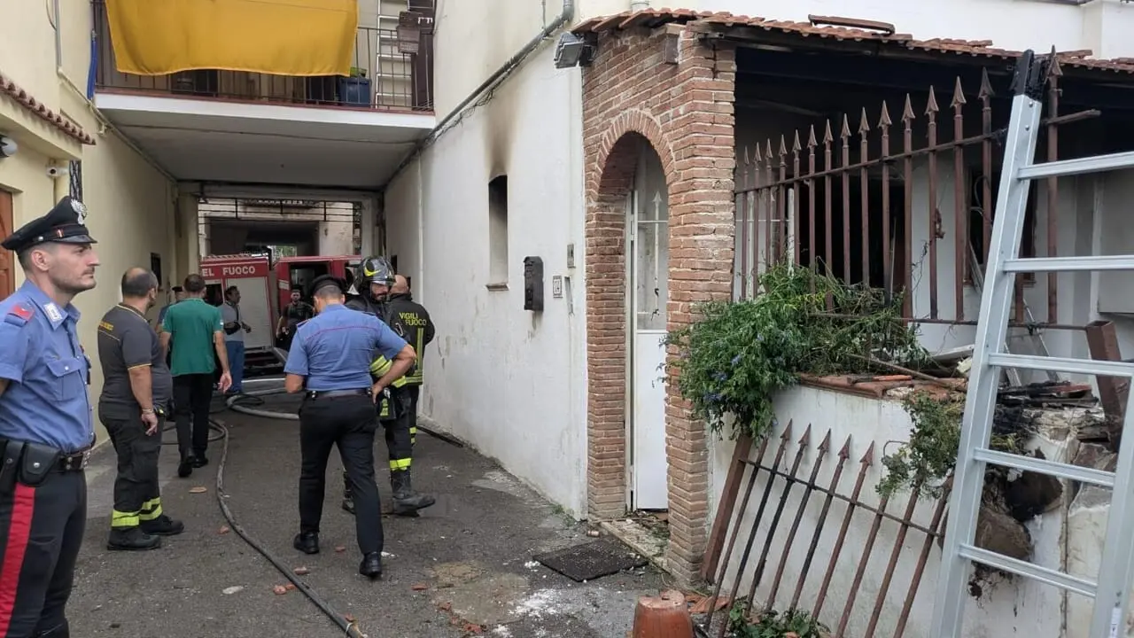 Napoli, esplosione in un appartamento a Meta di Sorrento: 2 morti\n