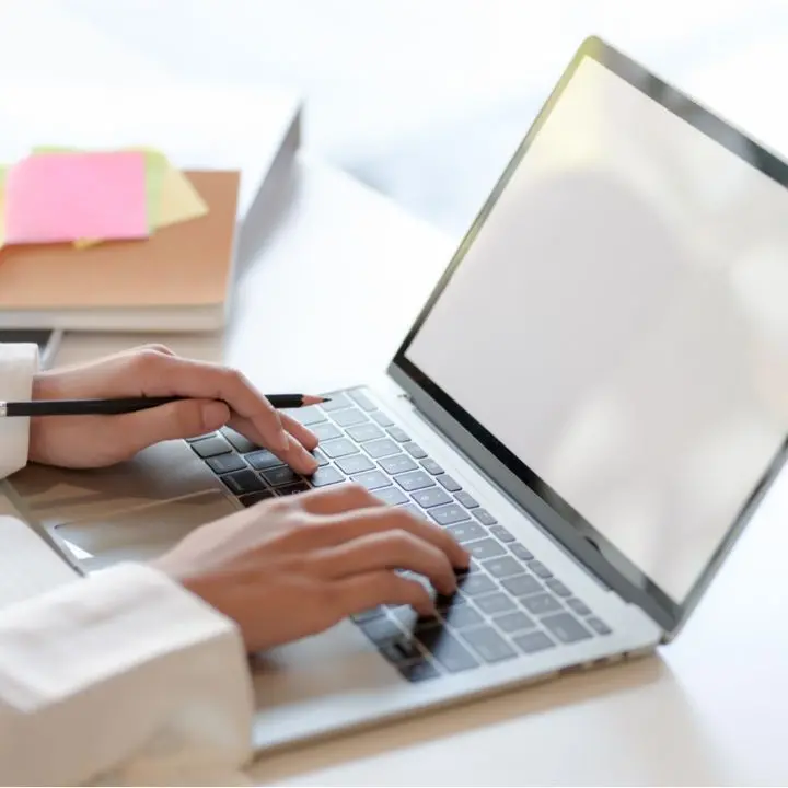IA e lavoro,\u00A0in Italia l’uso cresce del 34%. Ma dirigenti e dipendenti sono divisi su formazione e applicazioni\n