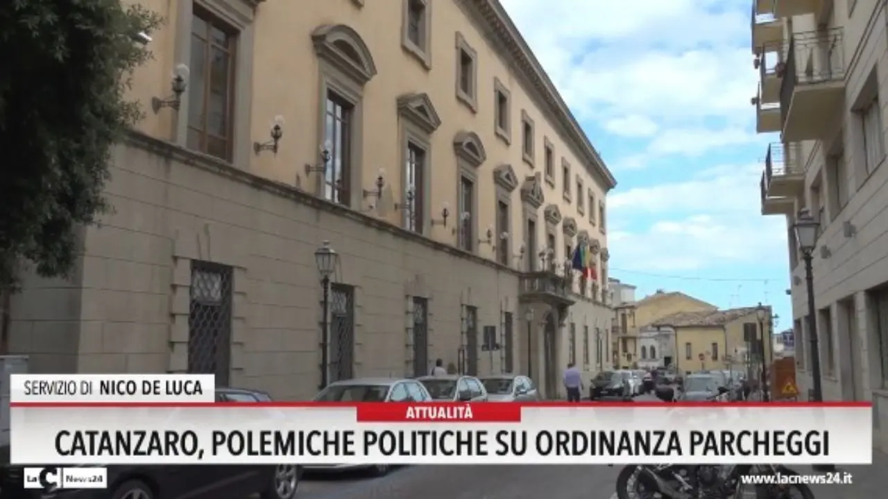 Catanzaro, polemiche politiche su ordinanza parcheggi