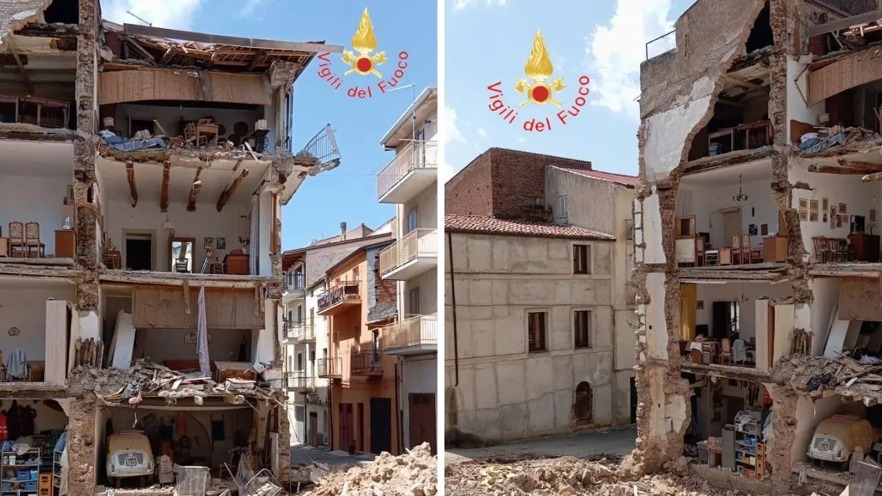 Spaventoso crollo a Lamezia Terme, va giù la facciata laterale di un palazzo di 4 piani: nessun ferito\n