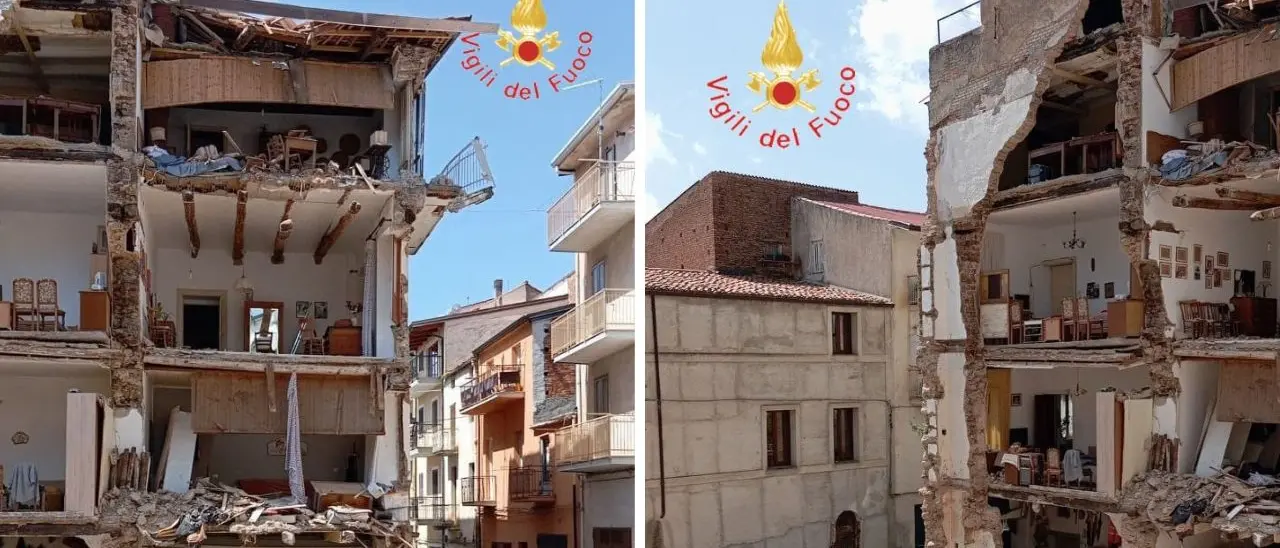 Spaventoso crollo a Lamezia Terme, va giù la facciata laterale di un palazzo di 4 piani: nessun ferito\n