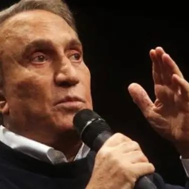Emilio Fede in condizioni di salute molto critiche: «Fino a ieri era ancora lucido. Purtroppo oggi non lo è più»\n