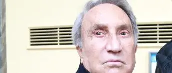 È morto Emilio Fede, l’ex direttore del Tg4 e del Tg1 aveva 94 anni\n