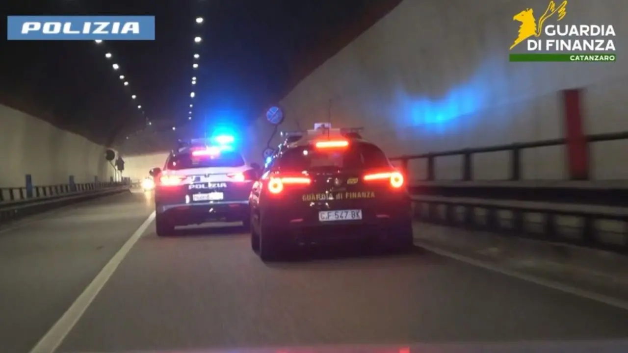 Autovelox fuorilegge nel Catanzarese, polizia e finanza sequestrano numerosi apparecchi sulla fascia jonica\n