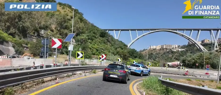 Multe fuorilegge nel Catanzarese, polizia e finanza sequestrano numerosi dispositivi Targa System: ecco i comuni interessati
