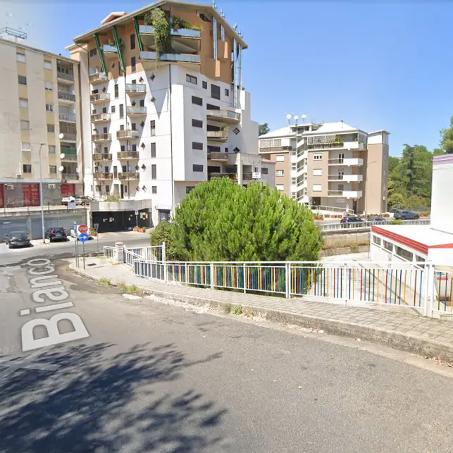 Cosenza, chiude il parcheggio di via Aldo Moro: cittadini in rivolta, De Cicco pronto a sostenere la loro istanza