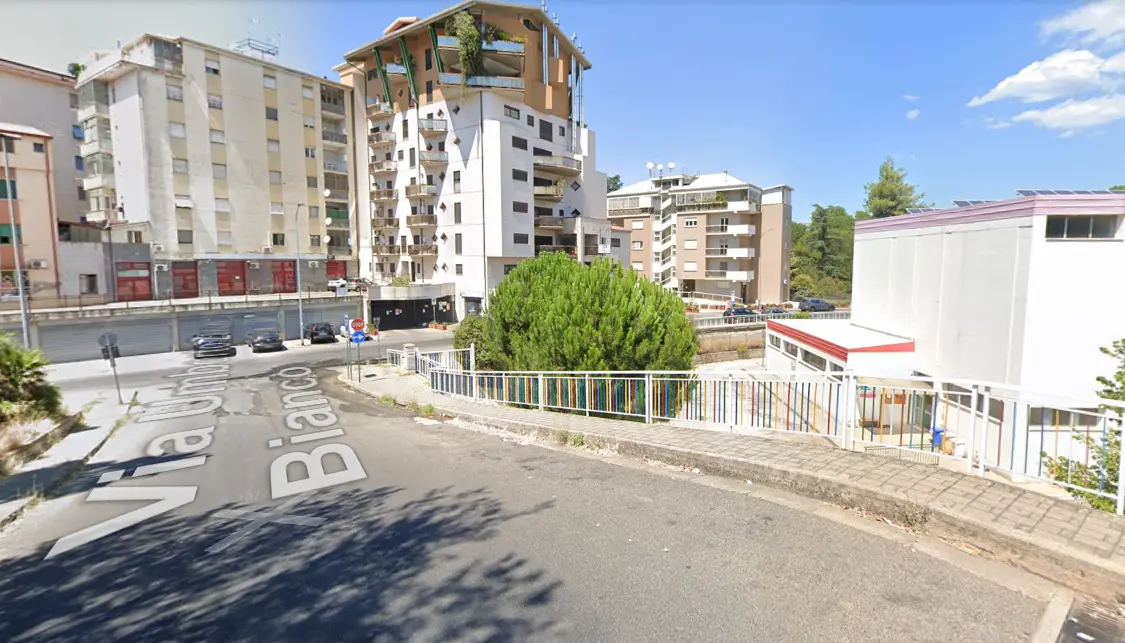 Cosenza, chiude il parcheggio di via Aldo Moro: cittadini in rivolta, De Cicco pronto a sostenere la loro istanza