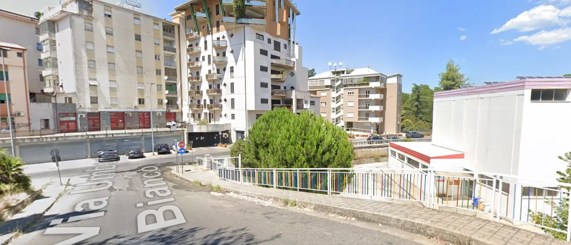 Cosenza, chiude il parcheggio di via Aldo Moro: cittadini in rivolta, De Cicco pronto a sostenere la loro istanza