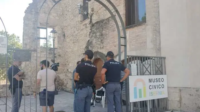 <p>Furto al Museo Civico di Isernia (Ansa)</p>\\n
