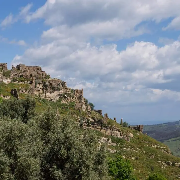 Brancaleone Vetus, così un gruppo di volontari ha riportato alla luce il Parco archeologico urbano: «Lo sviluppo può ripartire da qui»