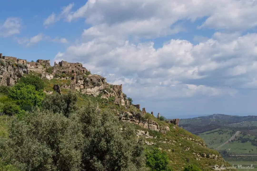 Brancaleone Vetus, così un gruppo di volontari ha riportato alla luce il Parco archeologico urbano: «Lo sviluppo può ripartire da qui»