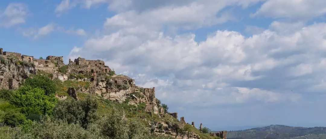 Brancaleone Vetus, così un gruppo di volontari ha riportato alla luce il Parco archeologico urbano: «Lo sviluppo può ripartire da qui»