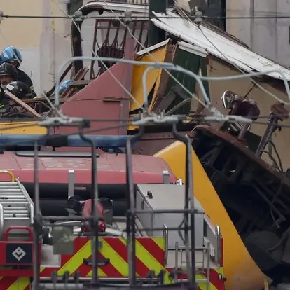 Tragedia a Lisbona, deraglia la funicolare: 15\u00A0morti e almeno 20 feriti tra cui una donna italiana\n