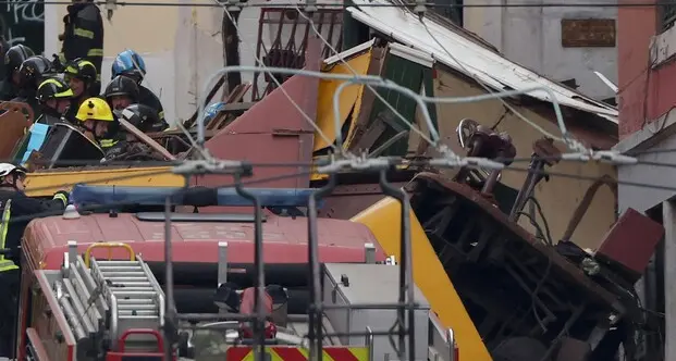 Tragedia a Lisbona, deraglia la funicolare: 15\u00A0morti e almeno 20 feriti tra cui una donna italiana\n