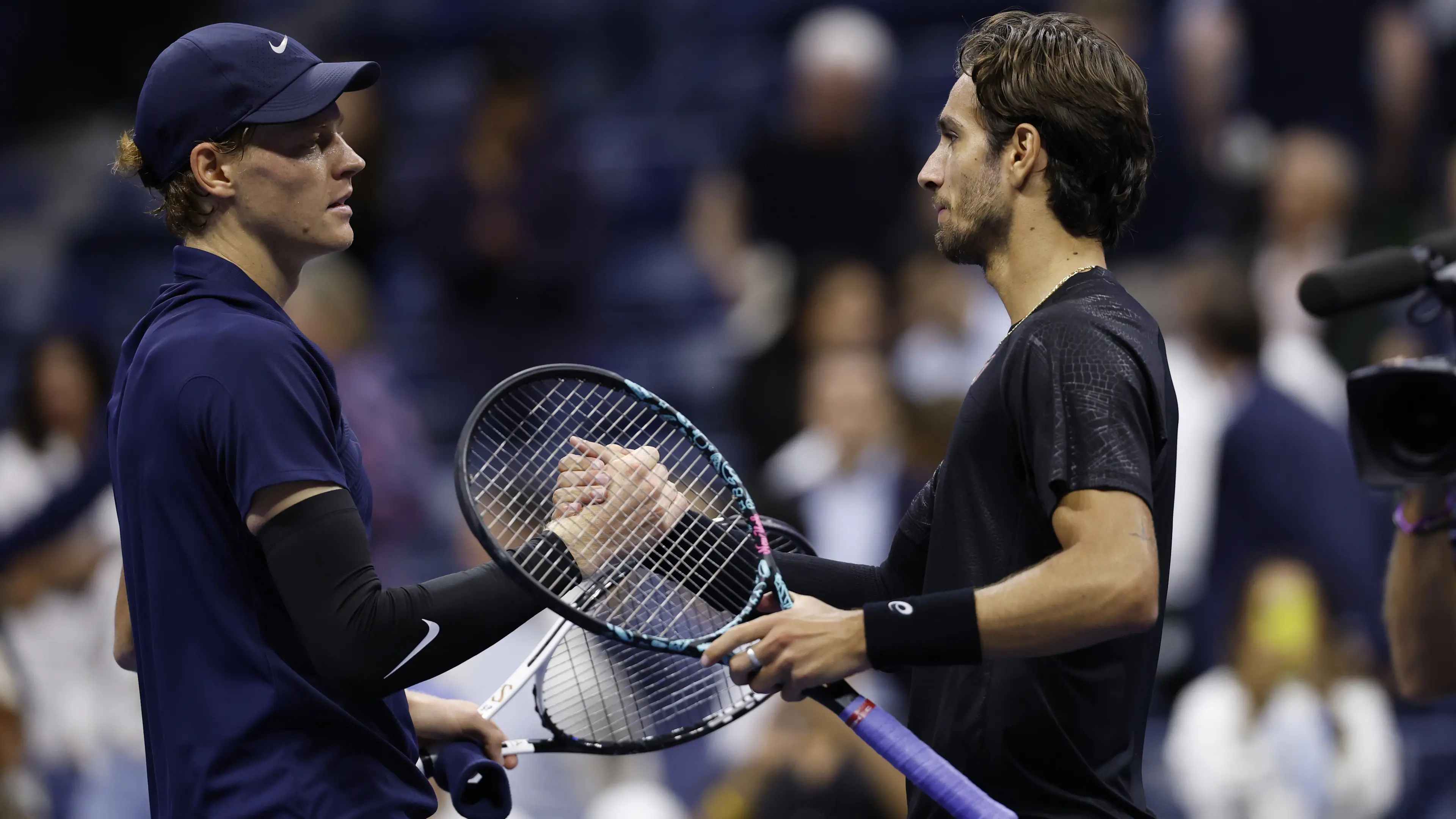 L\\'abbraccio di Sinner e Musetti a fine match , Geoff Burke-Imagn Images/Sipa US