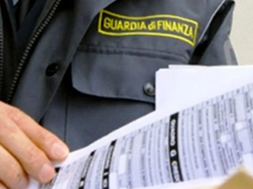 Falsi certificati per malattie inesistenti, arrestati due medici di base nella Locride e indagate 142 persone