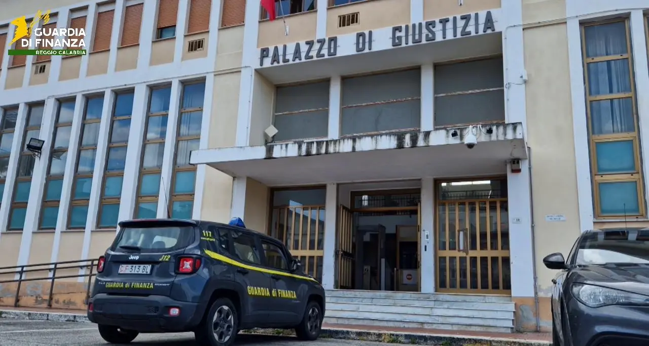 Un fiume di falsi certificati medici nella Locride: accordi via whatsapp e visite fantasma. Chi sono le dottoresse arrestate