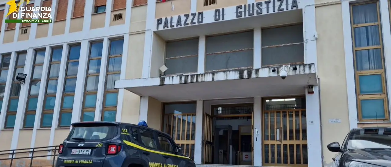 Un fiume di falsi certificati medici nella Locride: accordi via whatsapp e visite fantasma. Chi sono le dottoresse arrestate\n