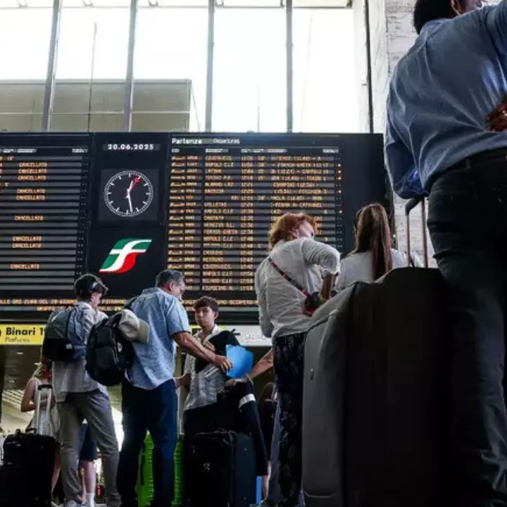 Treni a rischio, al via alle 21 lo sciopero nazionale: gli orari e la fasce di garanzie\n