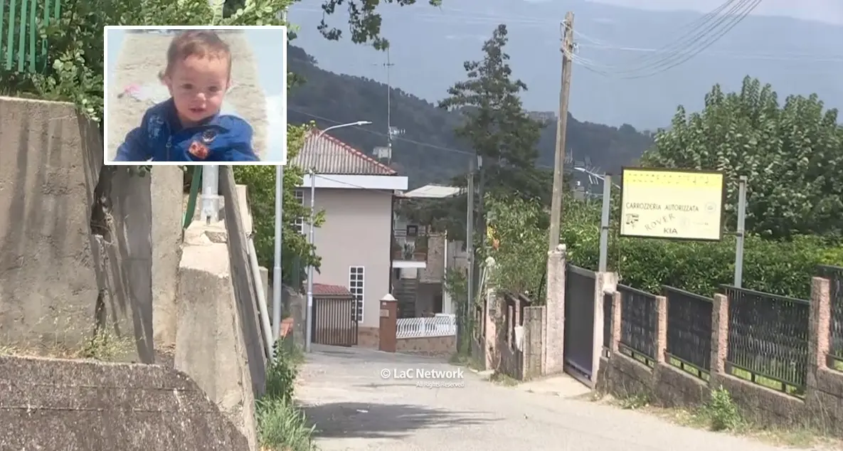 Bimbo investito e ucciso a Catanzaro, indagati anche i\u00A0genitori:\u00A0«Non si danno pace, faremo\u00A0chiarezza». E\u00A0spunta un testimone