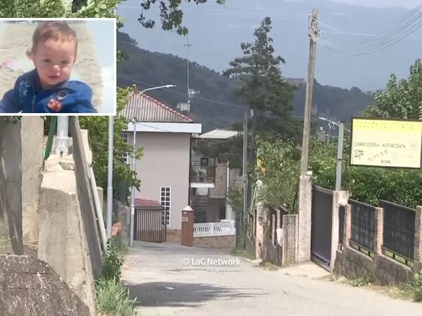 Bimbo investito e ucciso a Catanzaro, indagati anche i genitori: «Non si danno pace, faremo chiarezza». E spunta un testimone