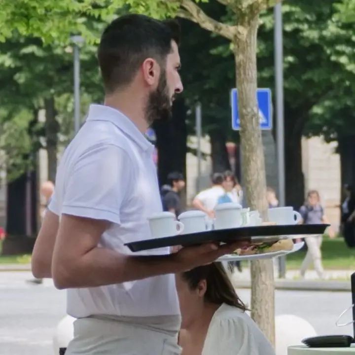 Lavoratori stagionali o schiavi?\u00A0Il volto nascosto dell’estate calabrese:\u00A0«Costretti a turni di 18 ore al giorno»\n