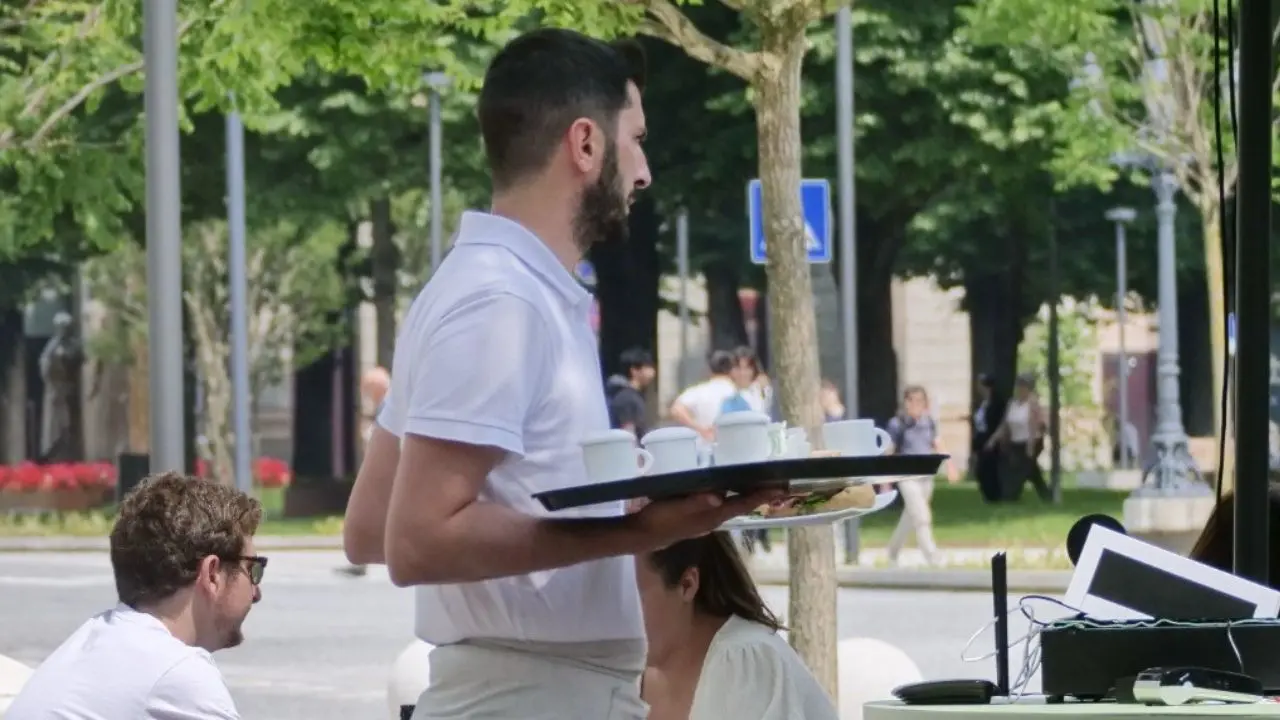 Lavoratori stagionali o schiavi?\u00A0Il volto nascosto dell’estate calabrese:\u00A0«Costretti a turni di 18 ore al giorno»\n