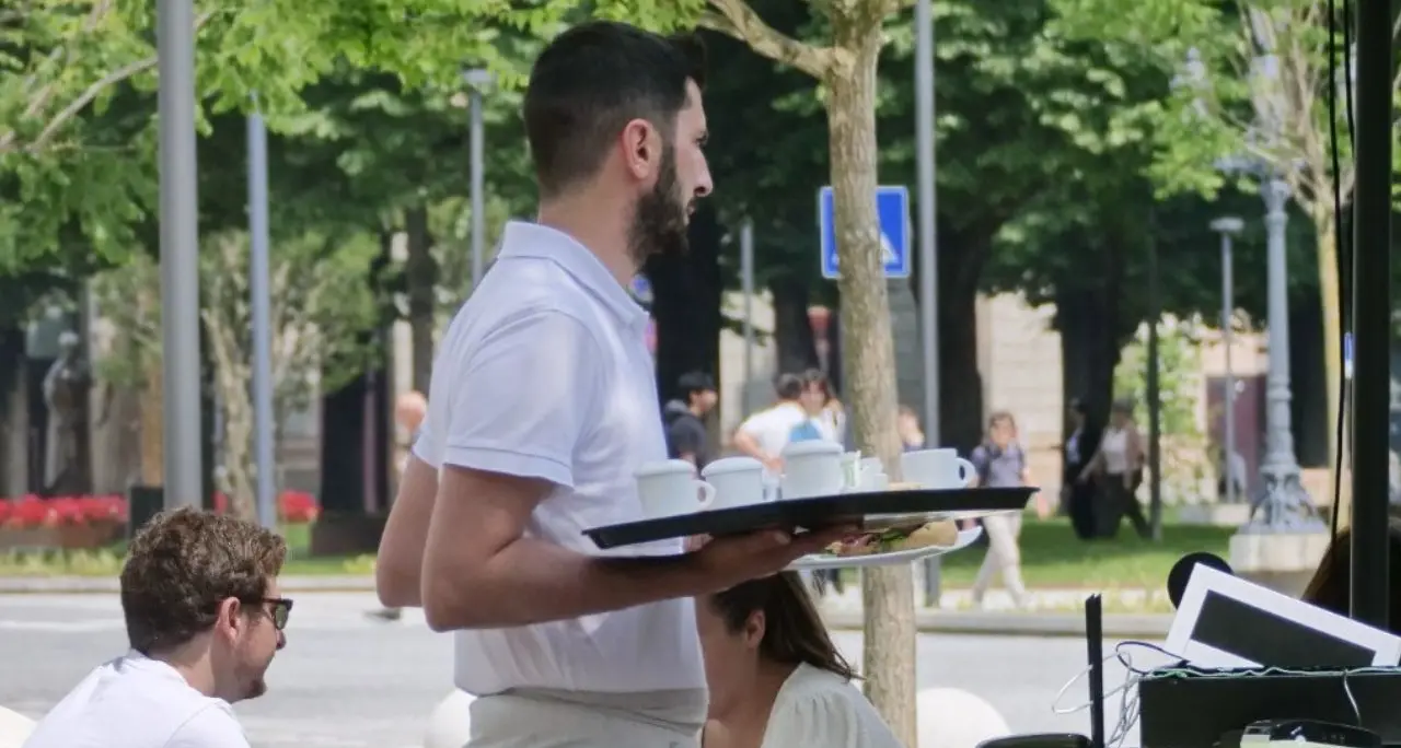Lavoratori stagionali o schiavi?\u00A0Il volto nascosto dell’estate calabrese:\u00A0«Costretti a turni di 18 ore al giorno»\n